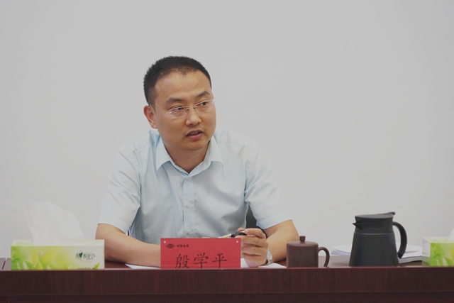 副總經(jīng)理、總經(jīng)濟(jì)師殷學(xué)平進(jìn)行總結(jié)發(fā)言.jpg